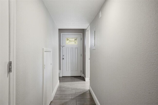 Building Photo - 727 N Himes Ave