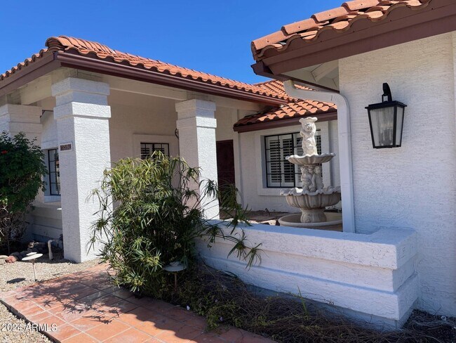 Foto del edificio - 839 E Meadow Ln