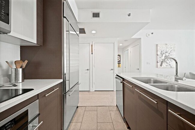 Building Photo - 500 Brickell Ave