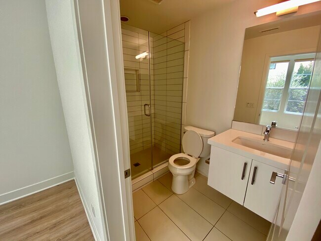 Foto del edificio - 10732 Bloomfield St
