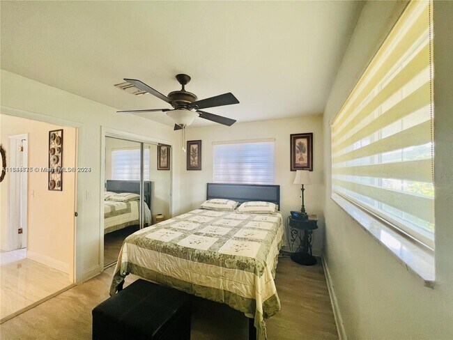 Building Photo - 6637 Emerald Lake Dr