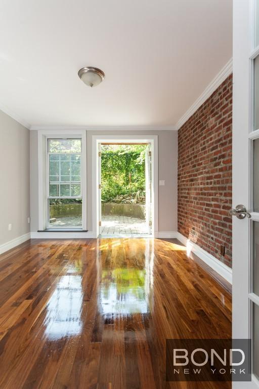 Foto del edificio - 350 W 21st St