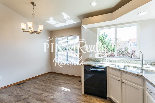 Foto del edificio - 15580 Candle Creek Dr