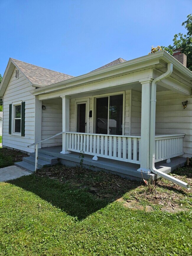 Foto del edificio - 2158 N Boonville Ave