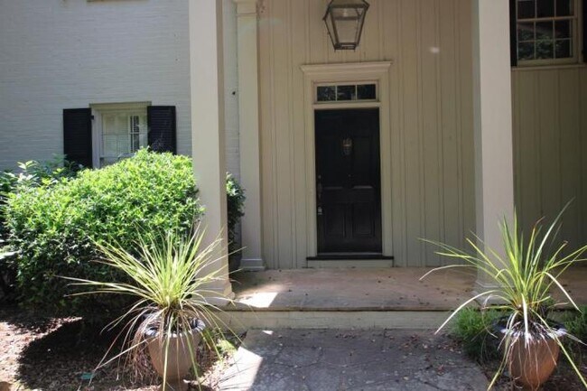 Building Photo - 5 bedroom in Atlanta GA 30327
