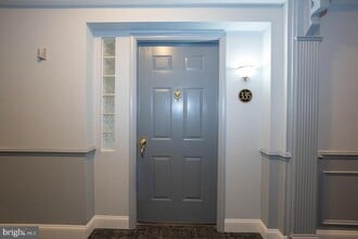 Building Photo - 335 Paoli Pointe Dr