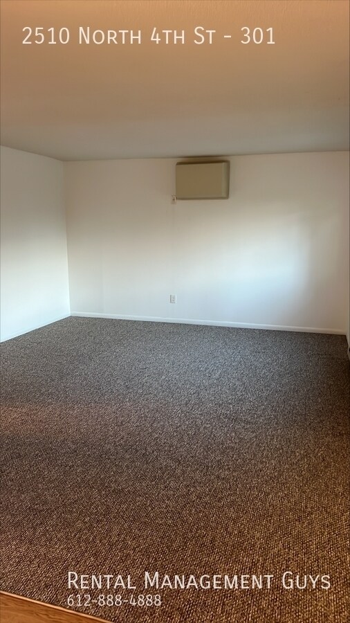 Foto del edificio - Spacious 1 Bedroom! Off Street Parking and...