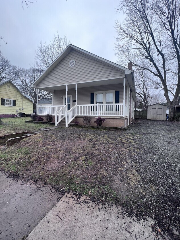 Primary Photo - 908 E Morehead St