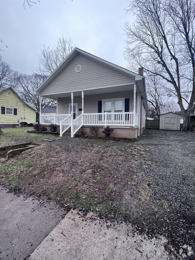 Building Photo - 908 E Morehead St