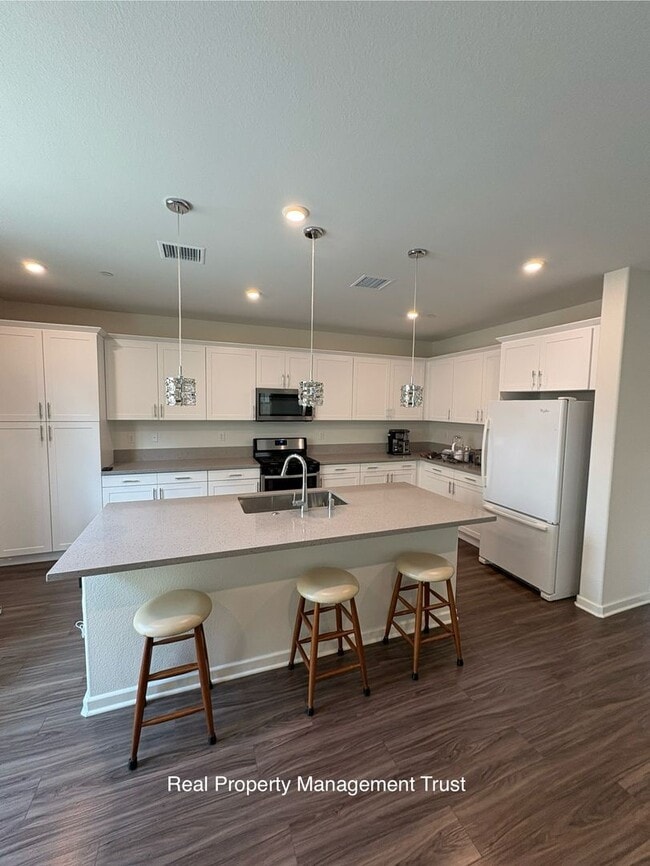 Building Photo - Meticulously Cared for Condo for Rent