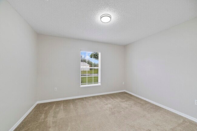 Building Photo - 1914 Manatee Ct