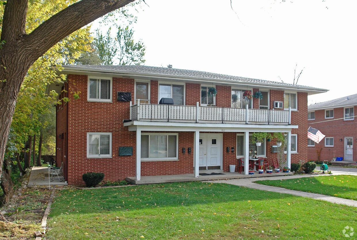 211 Jefferson St, Waterford, WI 53185 Apartments in Waterford, WI
