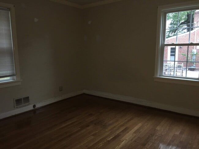 Foto del edificio - 7203 galax rd