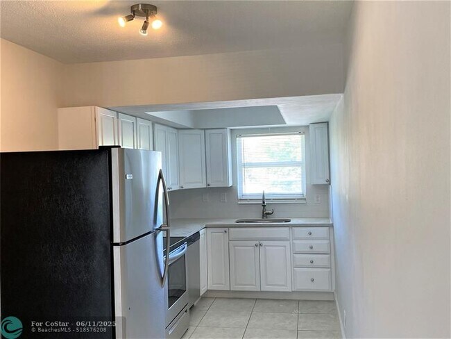 Foto del edificio - 853 SE 4th Ct