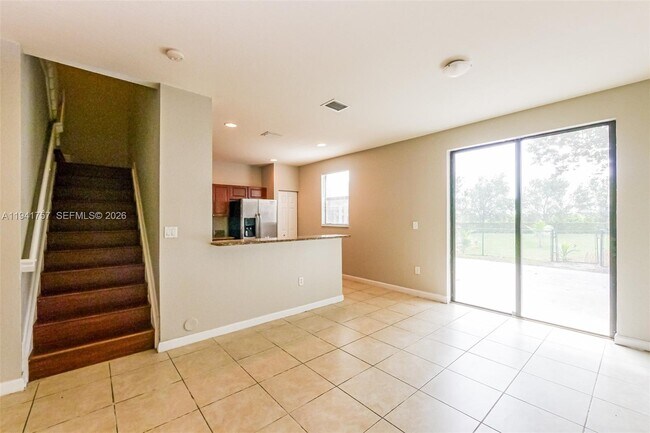 Foto del edificio - 457 SE 37th Pl