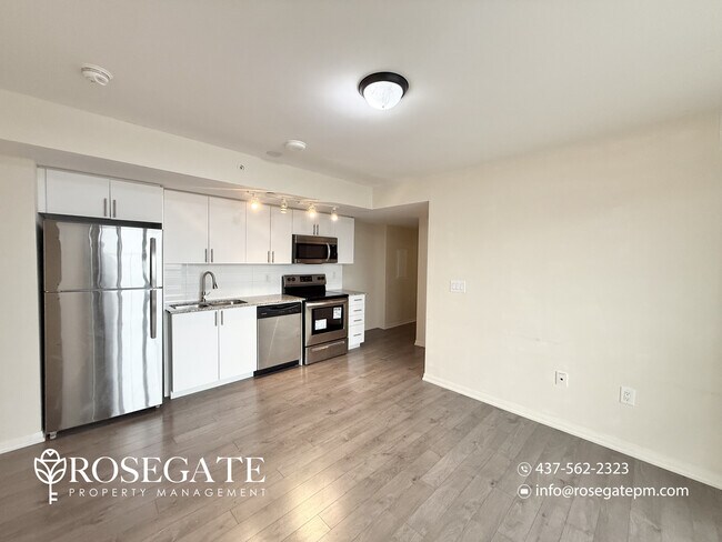 Photo du bâtiment - 1-Bedroom Condo with Large Outdoor Space & Parking – Pet Friendly – North York