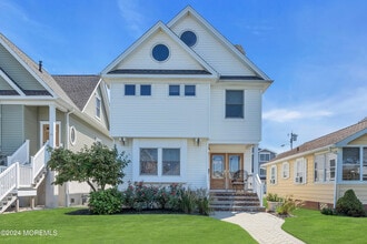 Building Photo - 18 Meadow Ave