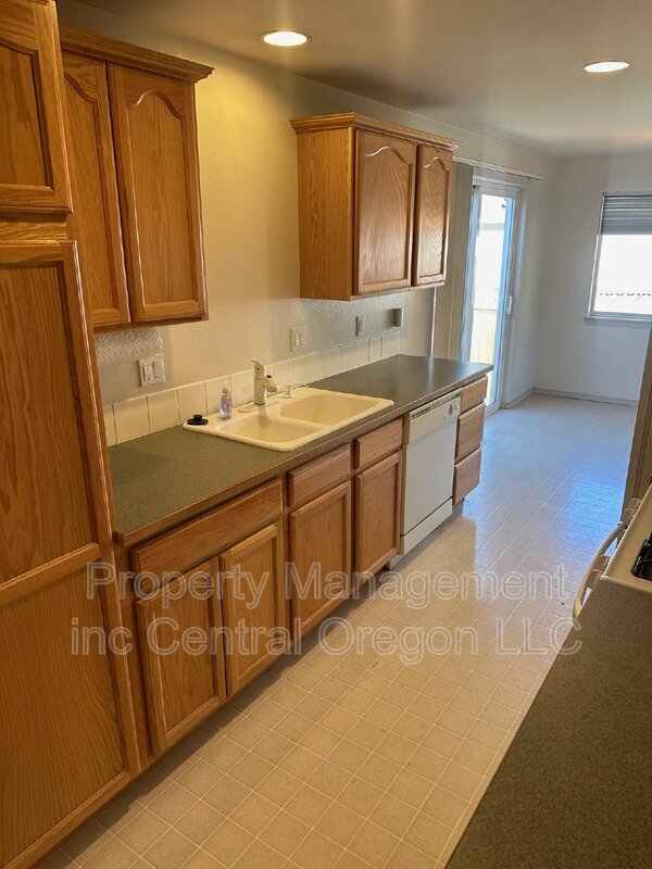 Building Photo - 3336 Northeast Hoona Drive