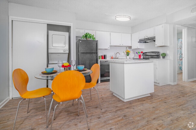 1BR, 2BA - 800SF - Dining Room - Viva Max