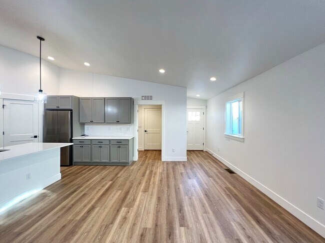 Building Photo - 1449 W Lark Ct
