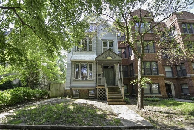 Building Photo - 1441 W Warner Ave
