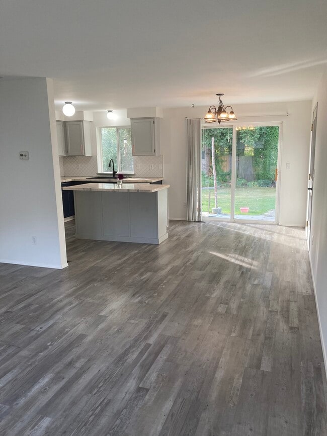 Building Photo - 1525 Blackberry Dr