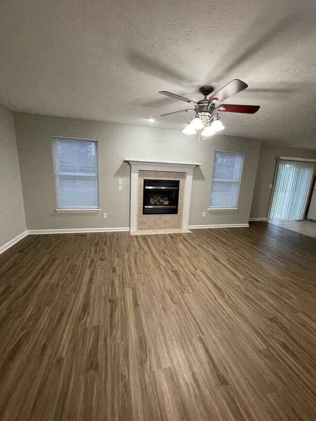 Foto del edificio - 3891-3895 Ledyard- FEATHERSTON