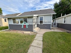 Building Photo - 1405 9th Ave S
