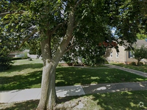 Building Photo - 300 E 328th St