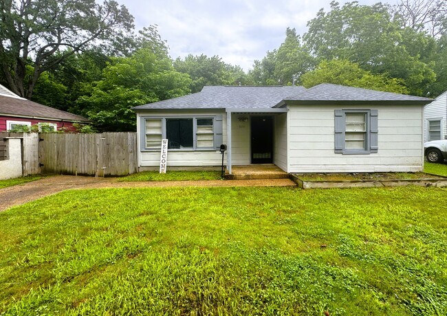 Building Photo - 1644 Russwood Rd