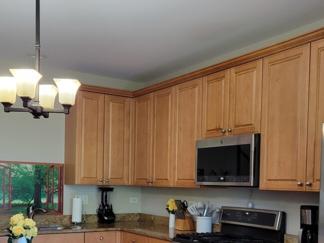 Building Photo - 2475 Waterbury Ln