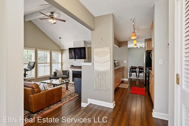 Building Photo - 2 br, 2 bath House - 4746 Mercier Street