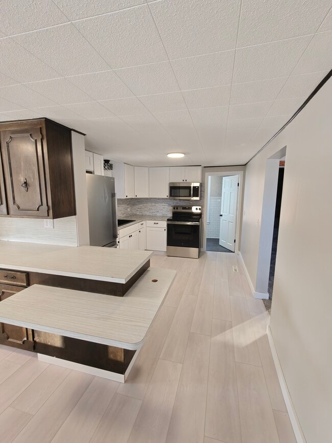 Building Photo - 1335 E Main St