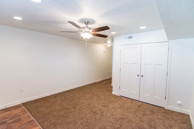 Building Photo - 771 E 500 S