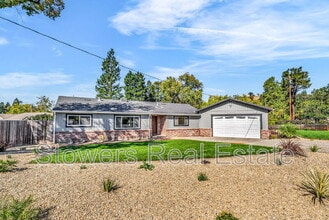 Building Photo - 275 Cameo Dr