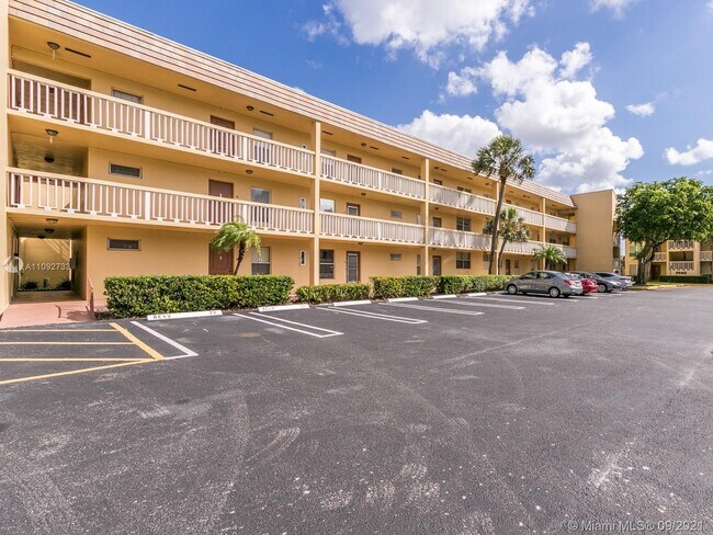 Foto del edificio - 5980 NW 64th Ave