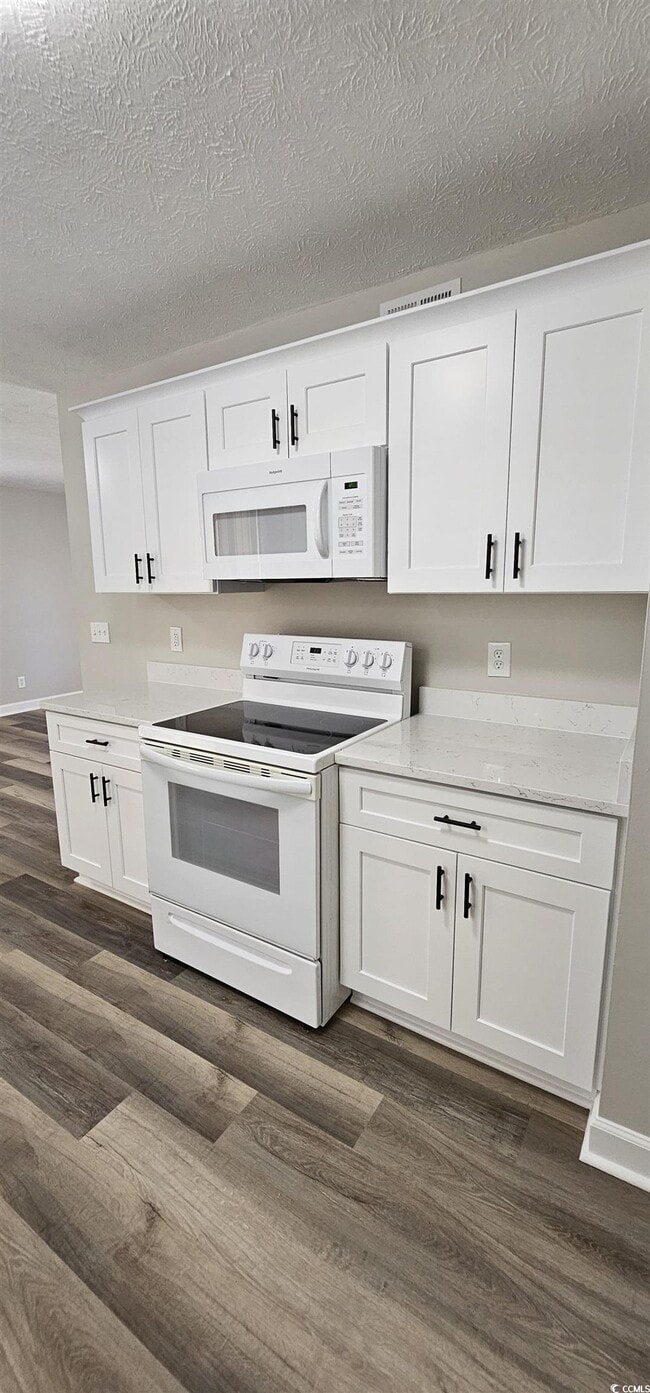 Building Photo - 529 University Forest Cir