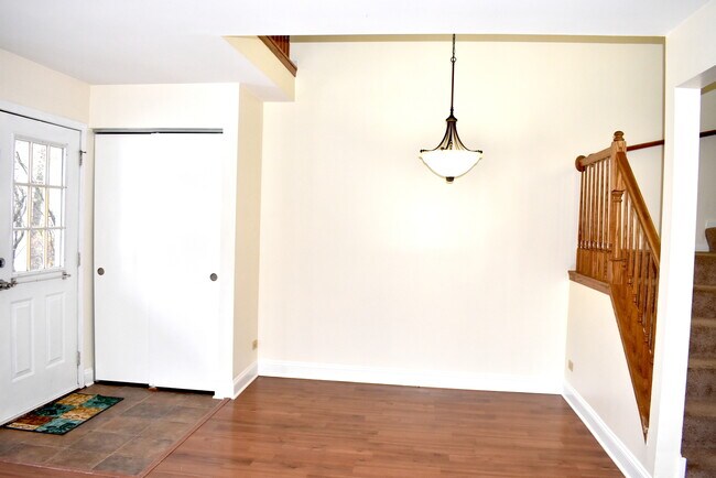 Building Photo - 13 S Treehouse Ln