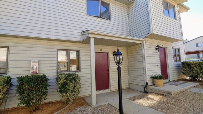 Building Photo - Nice townhome in Prescott