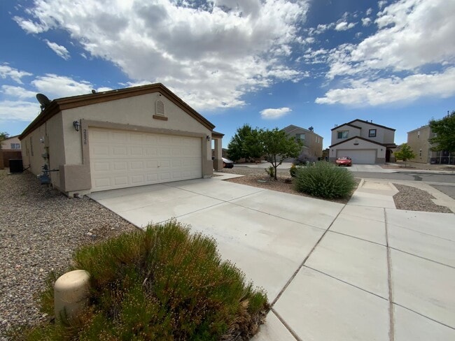 Building Photo - 3 Bedroom Single Story Home Available Near...