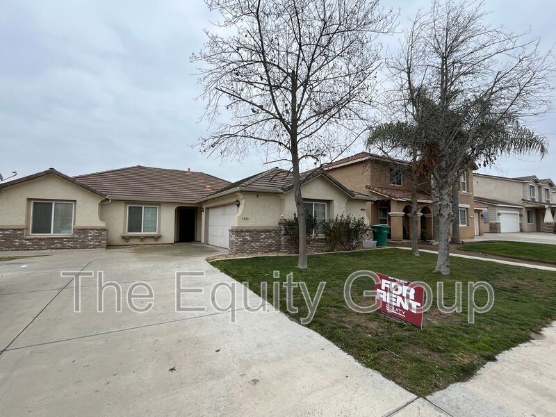 Foto principal - 1046 N Red Oak St