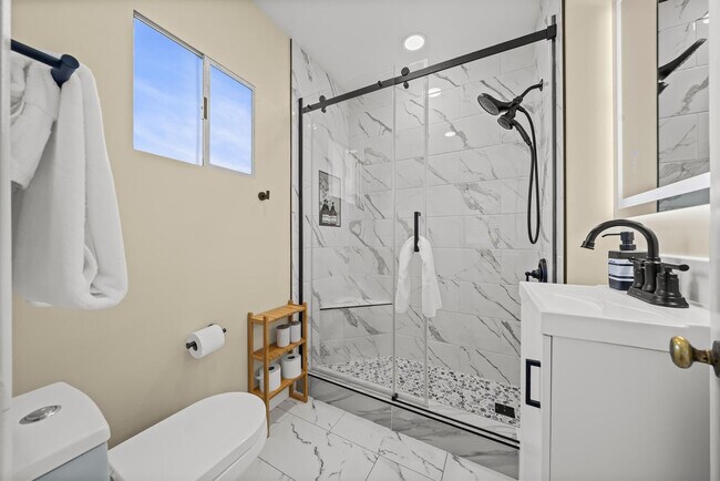 Foto del edificio - 4503 Bond St