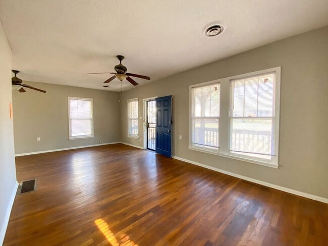 Foto del edificio - UPDATED 2 BD 1 BA NEAR