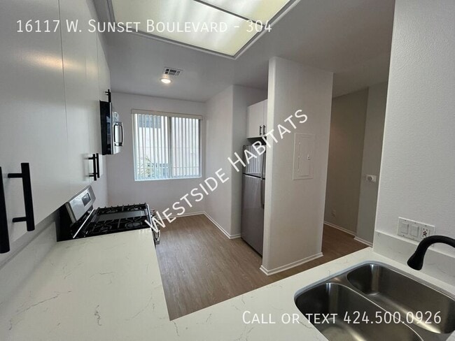 Building Photo - 16117 W Sunset Blvd