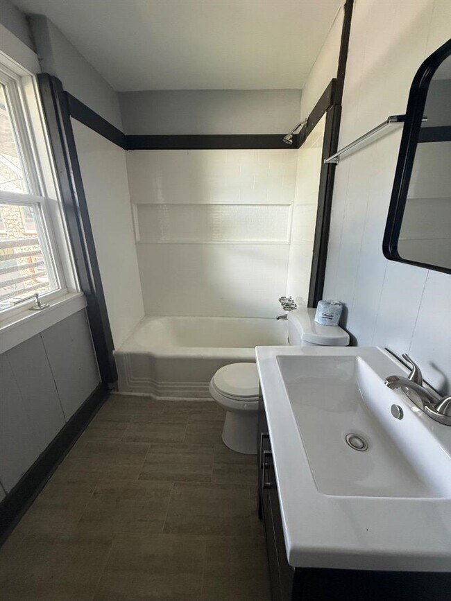 Foto del edificio - 709 Ridgecrest Way