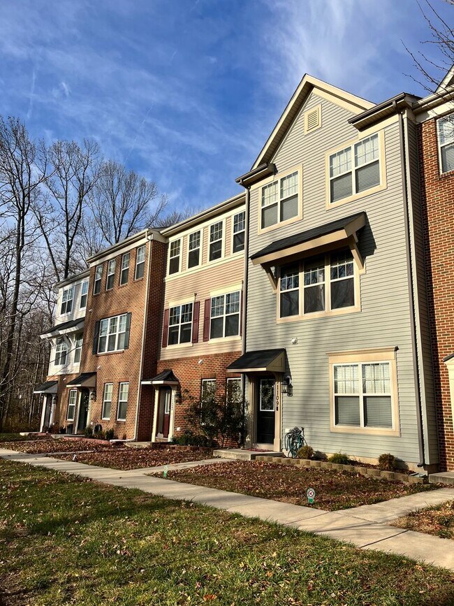 Foto del edificio - Beautiful 3 Bedroom Townhouse in Severn!