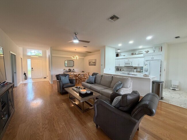 Foto del edificio - ANNUAL RENTAL - 2 BED + DEN / 2 BATH SINGLE FAMILY HOME IN HERITAGE GREENS