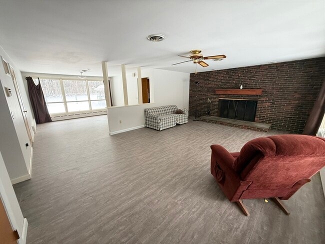 Building Photo - 1090 Pleasant St