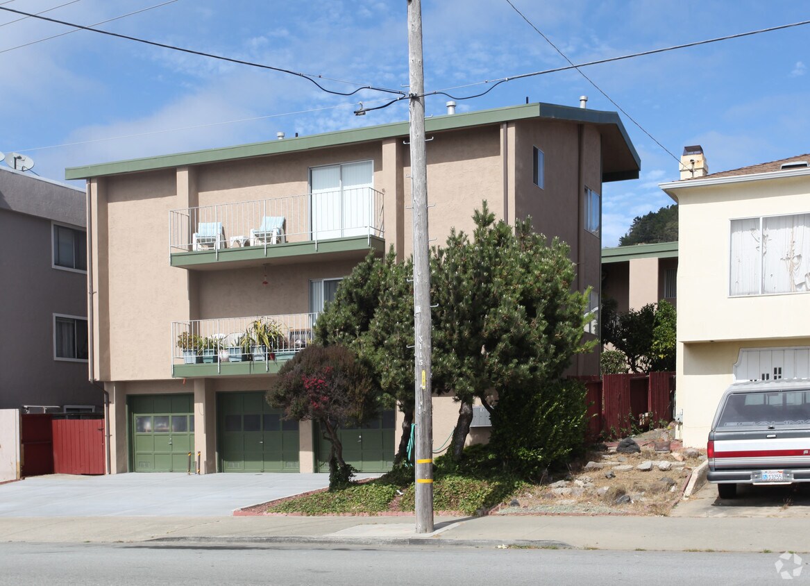 Primary Photo - 674 Grand Ave