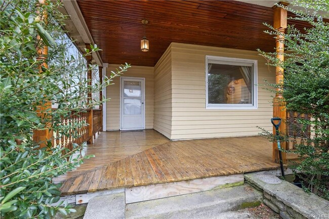 Building Photo - 40 Red Oak Ln